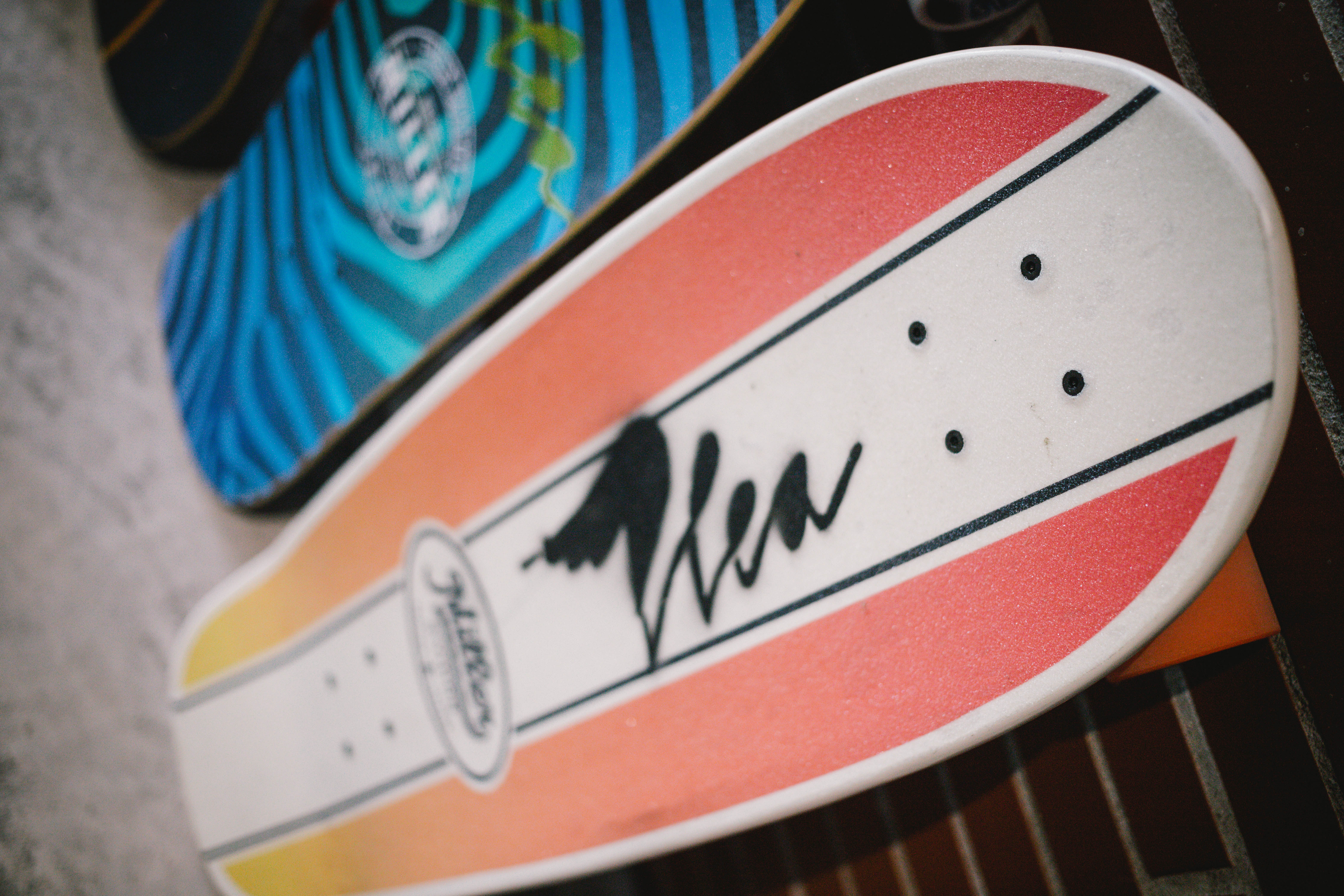 Te gustaría estrenar skate o tabla de surf? Pregúntanos... Te gustaría estrenar skate o tabla de surf? Pregúntanos...