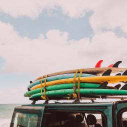 Cuanto mayor es la longitud de la tabla, más sencillo será remar y coger la ola. Cuanto mayor es la longitud de la tabla, más sencillo será remar y coger la ola.