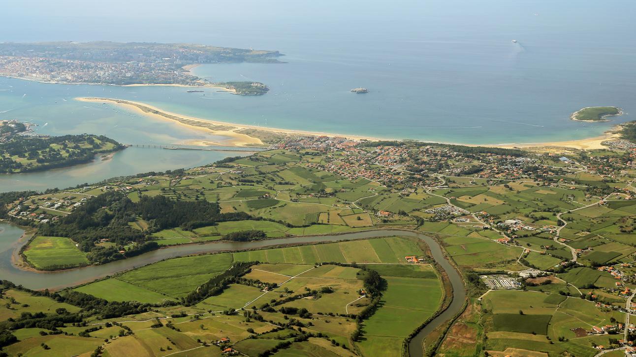El pueblo de Loredo, centro del Bike Camp de Plea, es uno de los más espectaculares y bonitos de Cantabria.