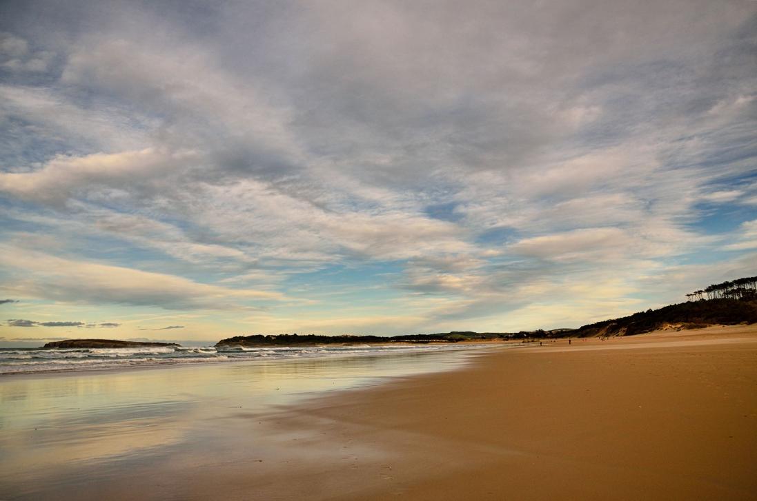  Walk the beach of Somo-Loredo and enjoy its fine and golden sand!