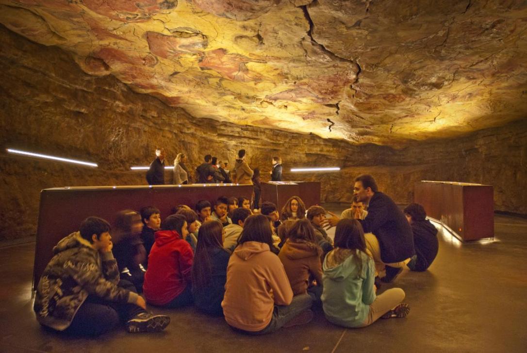 En la Neocueva y el museo se llevan a cabo gran cantidad de actividades especiales para todo tipo de públicos. (Foto: Rapilor, fuente: Wikimedia Commons)