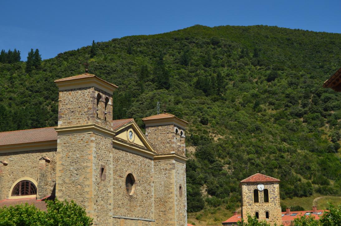 La Iglesia de San Vicente en Potes está catalogada como Monumento.