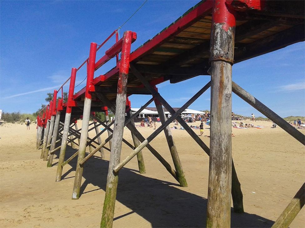 Solo es posible acceder a la playa de El Puntal a pie o en barco desde uno de sus embarcaderos. Foto: Ayto. Ribamontán al mar