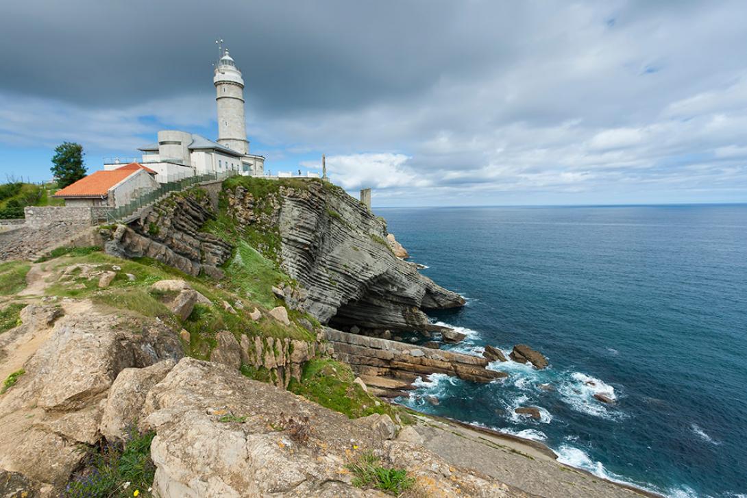El Faro del Cabo Mayor de 1839 es uno de los iconos de la ciudad.