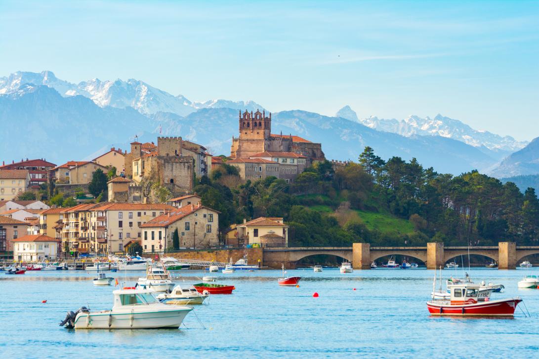 San Vicente de la Barquera. Uno de los reclamos turísticos más importantes en Cantabria.