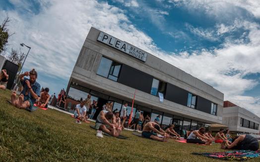 Surf & Yoga en PLEA Surf & Yoga en PLEA